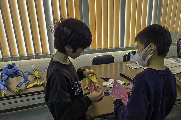 子どもたちの作品制作の様子