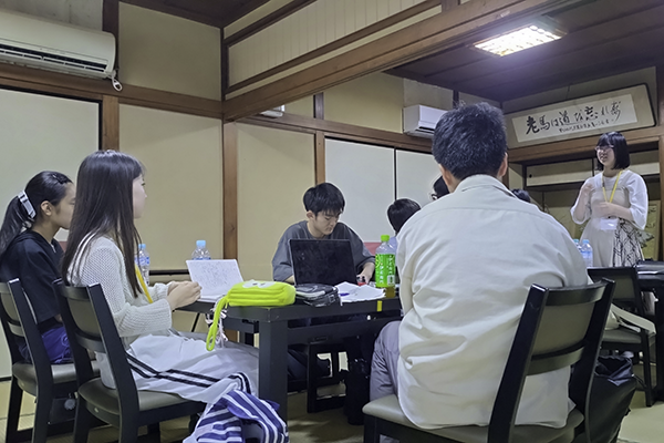 メンバー間での議論の様子