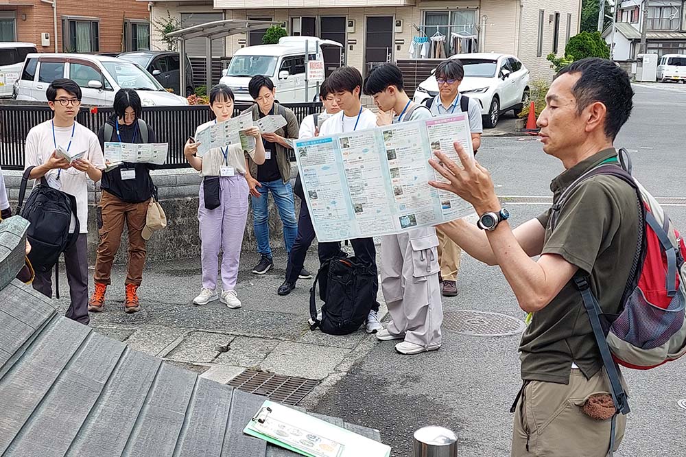 秦野市内探索の様子「弘法の清水」