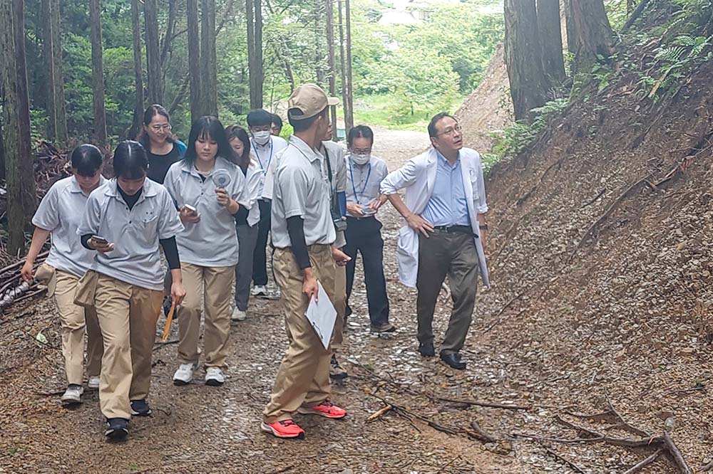 現地視察の様子1
