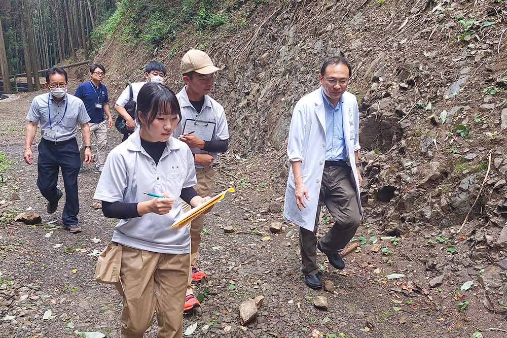 現地視察の様子2