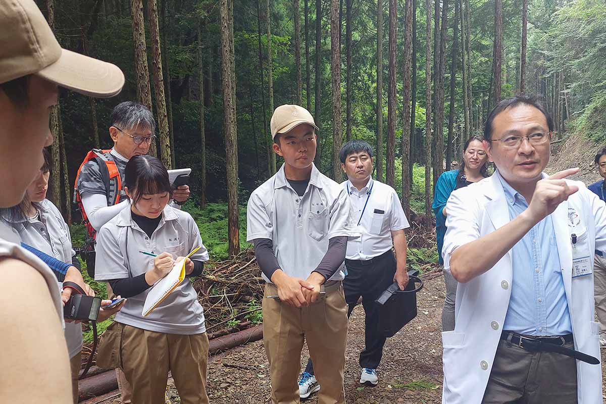 中部国際医療センターの森で進める健康ウォーキングの森づくり