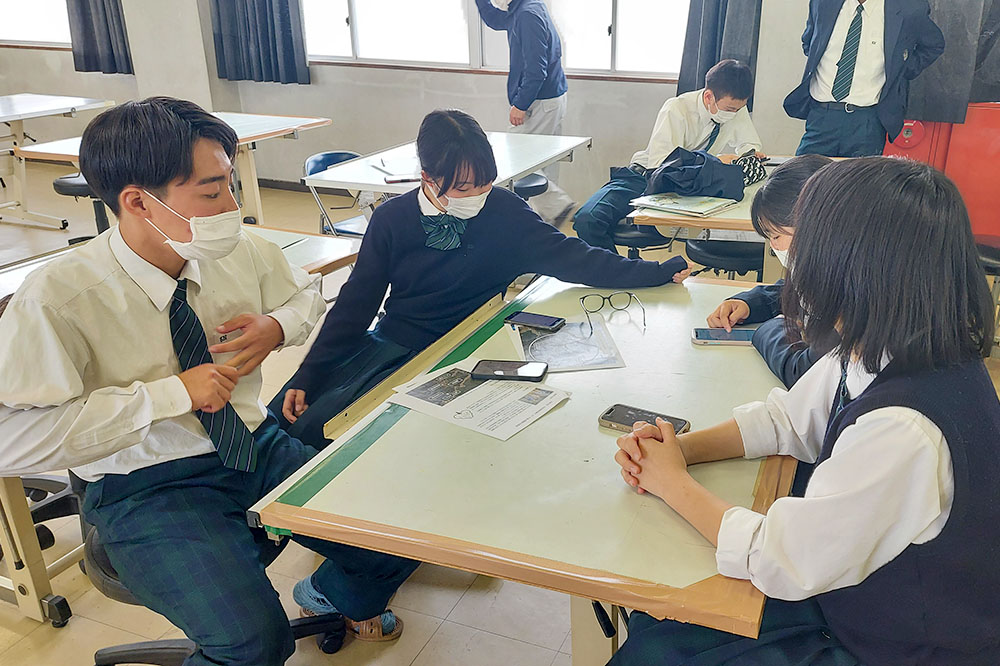議論を深める生徒たち