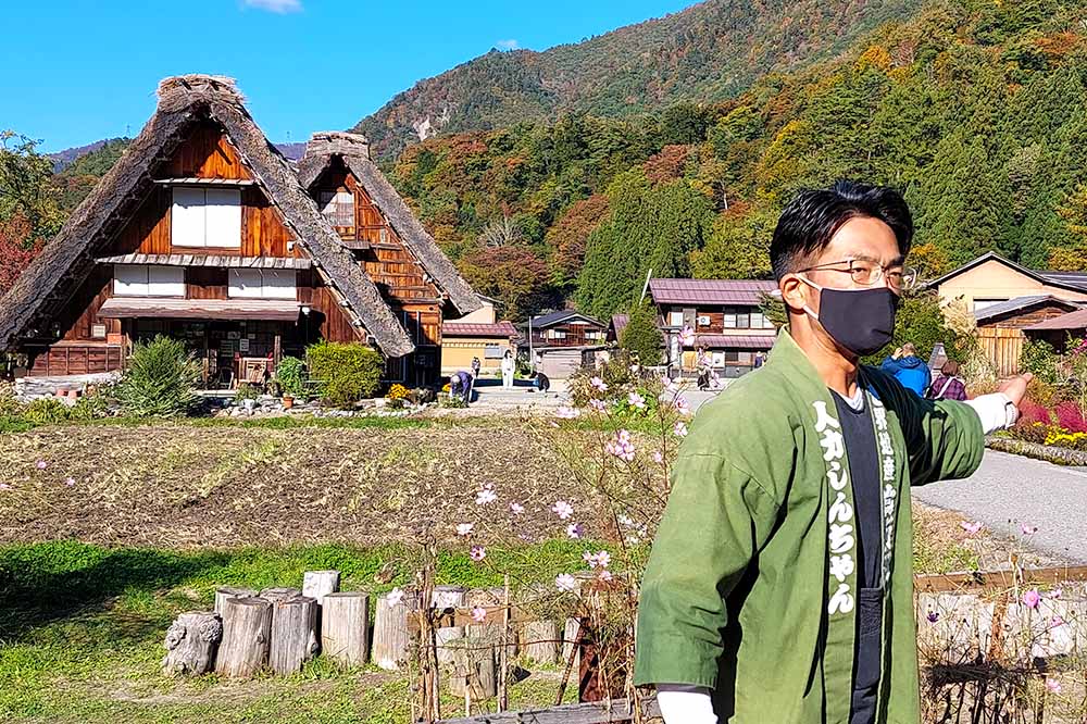 人力しんちゃんのガイド風景