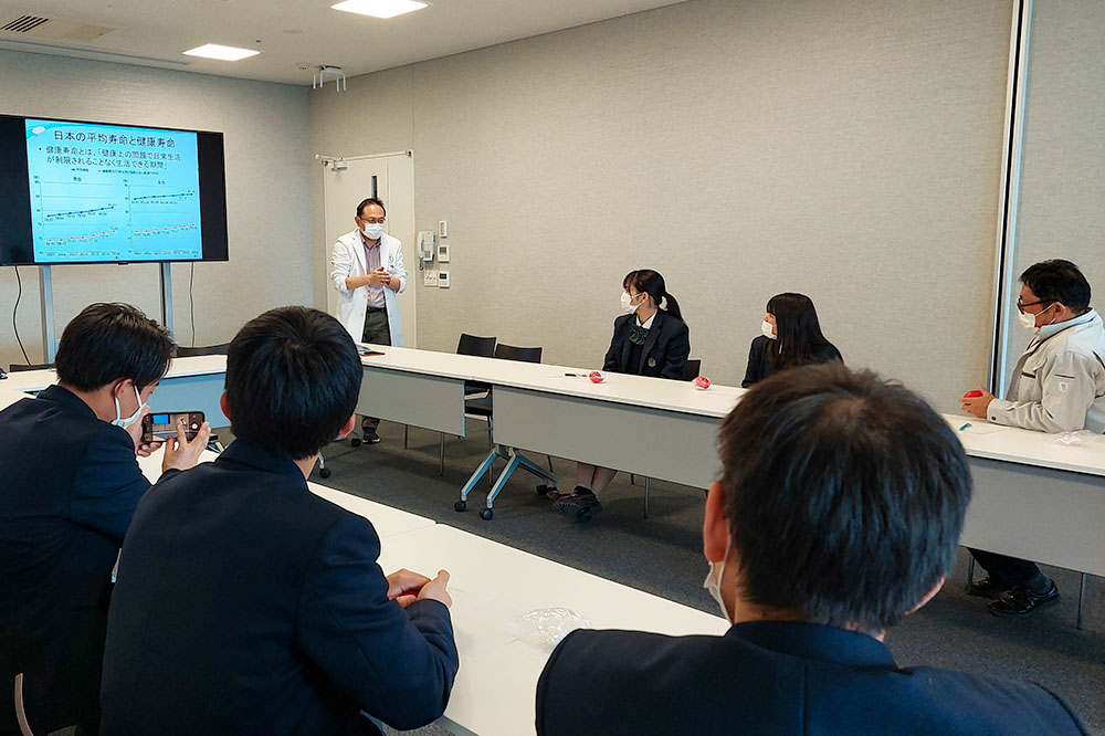 中部国際医療センターでの講義風景と意見交換
