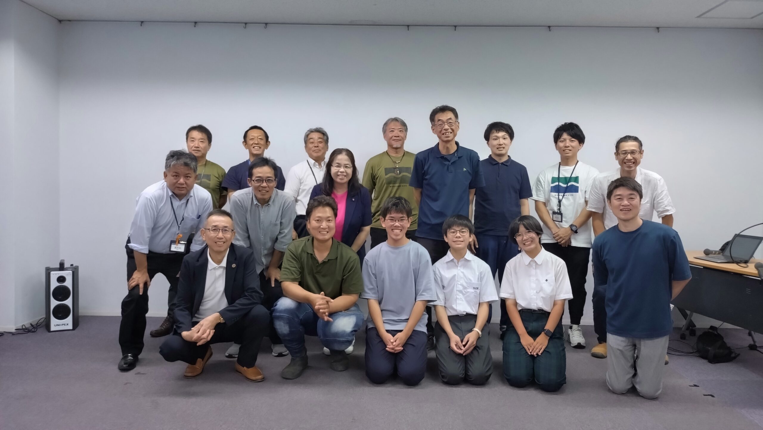 みのかもワーキングホリデーの参加学生と地域関係者の集合写真