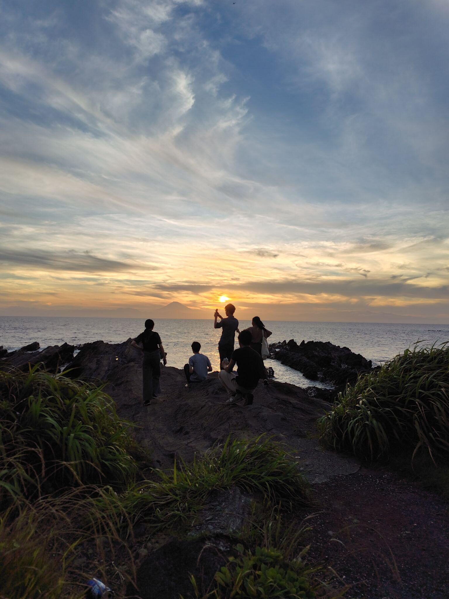 神奈川県三浦市の城ヶ島から眺めた夕日