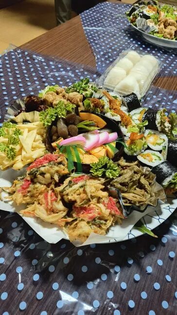 有田川町の古民家宿大和屋で地域関係者と囲んだ夕食