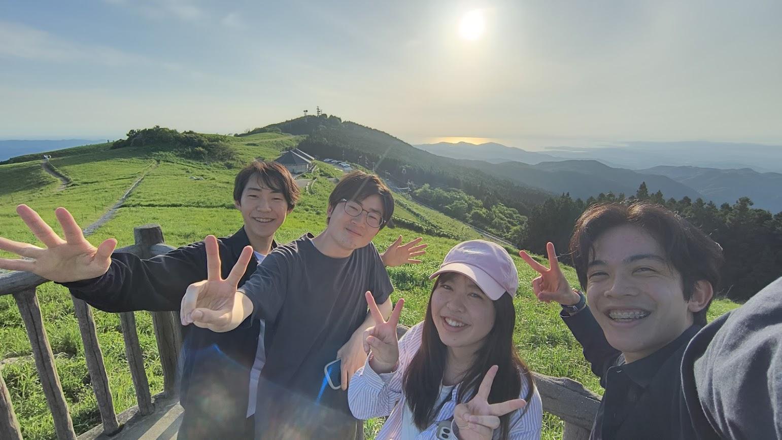 生石高原から有田川町と周辺の山々を望む景色