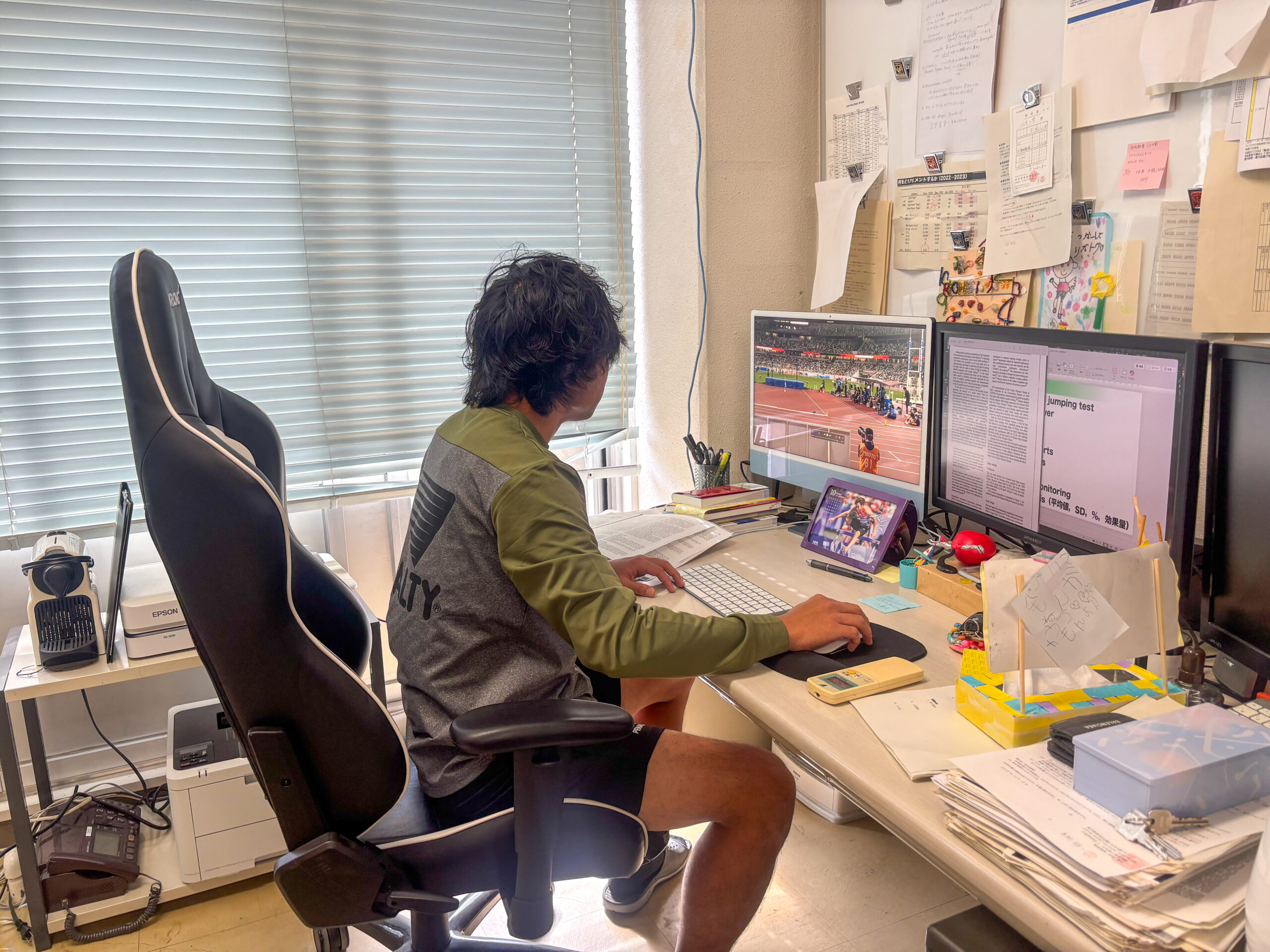赤松諒一さんの競技データを分析する林陵平准教授