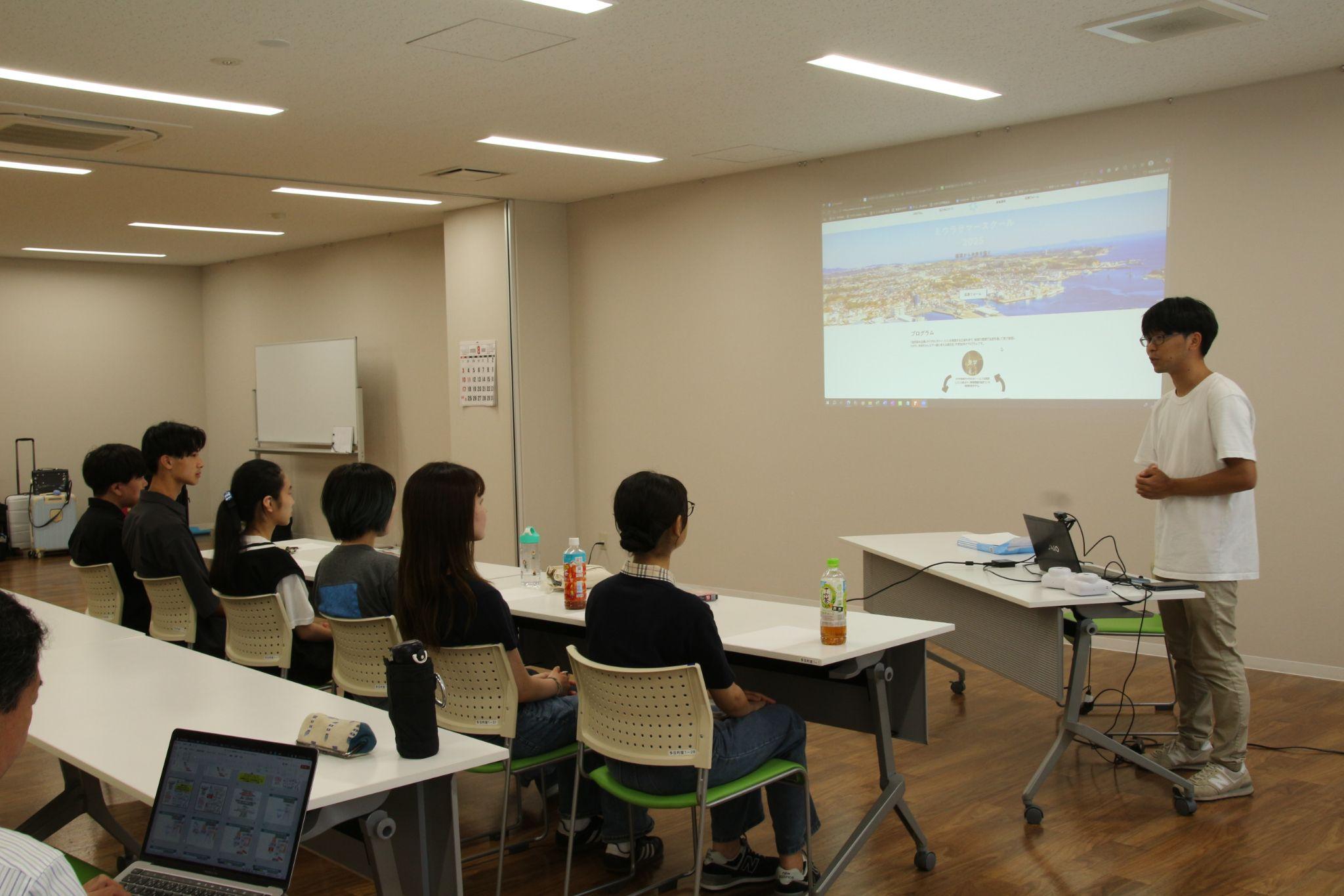 自己紹介ワークに取り組むミウラサマースクールの参加者