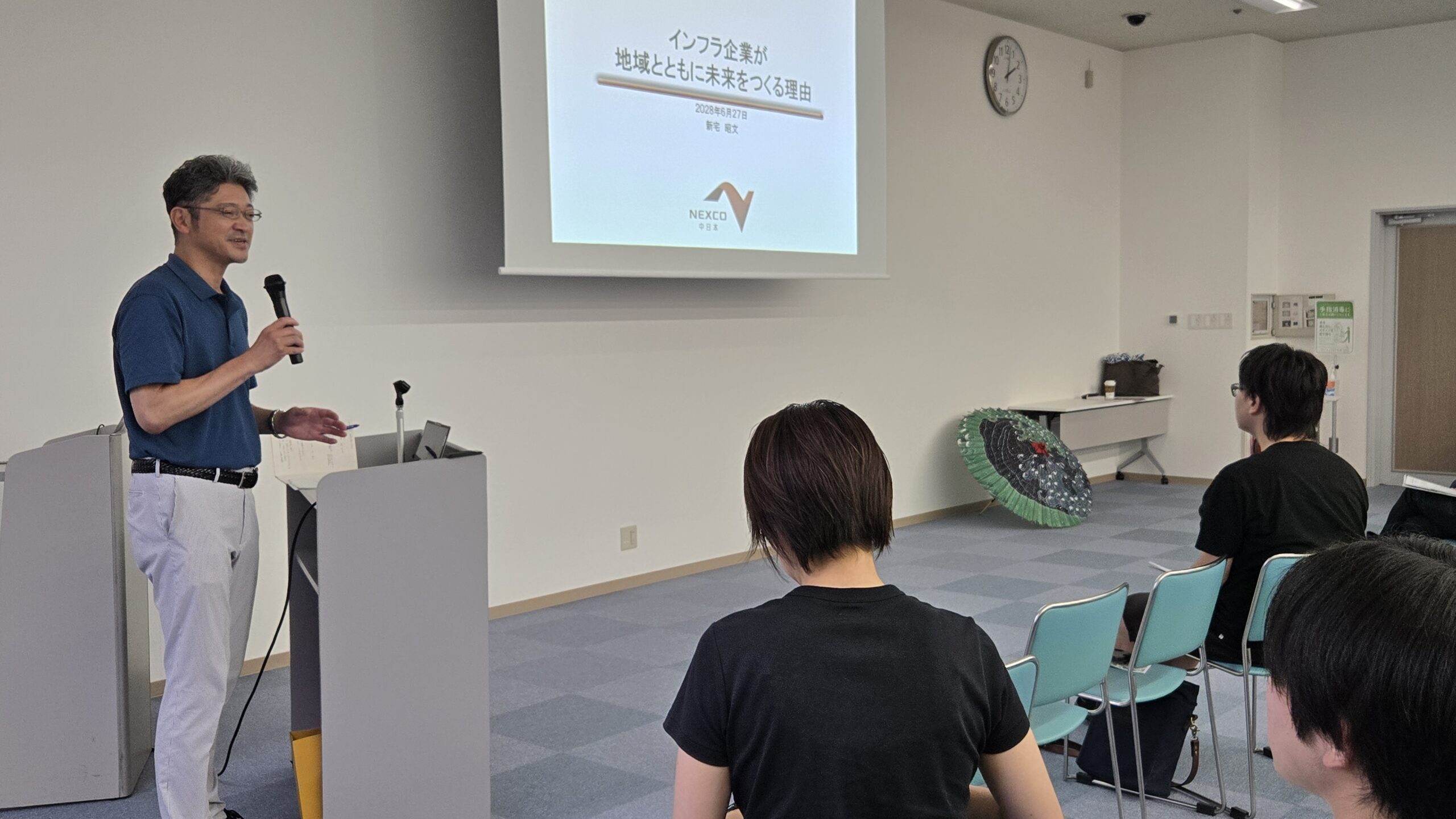 インスピレーショントークを行う新宅昭文氏