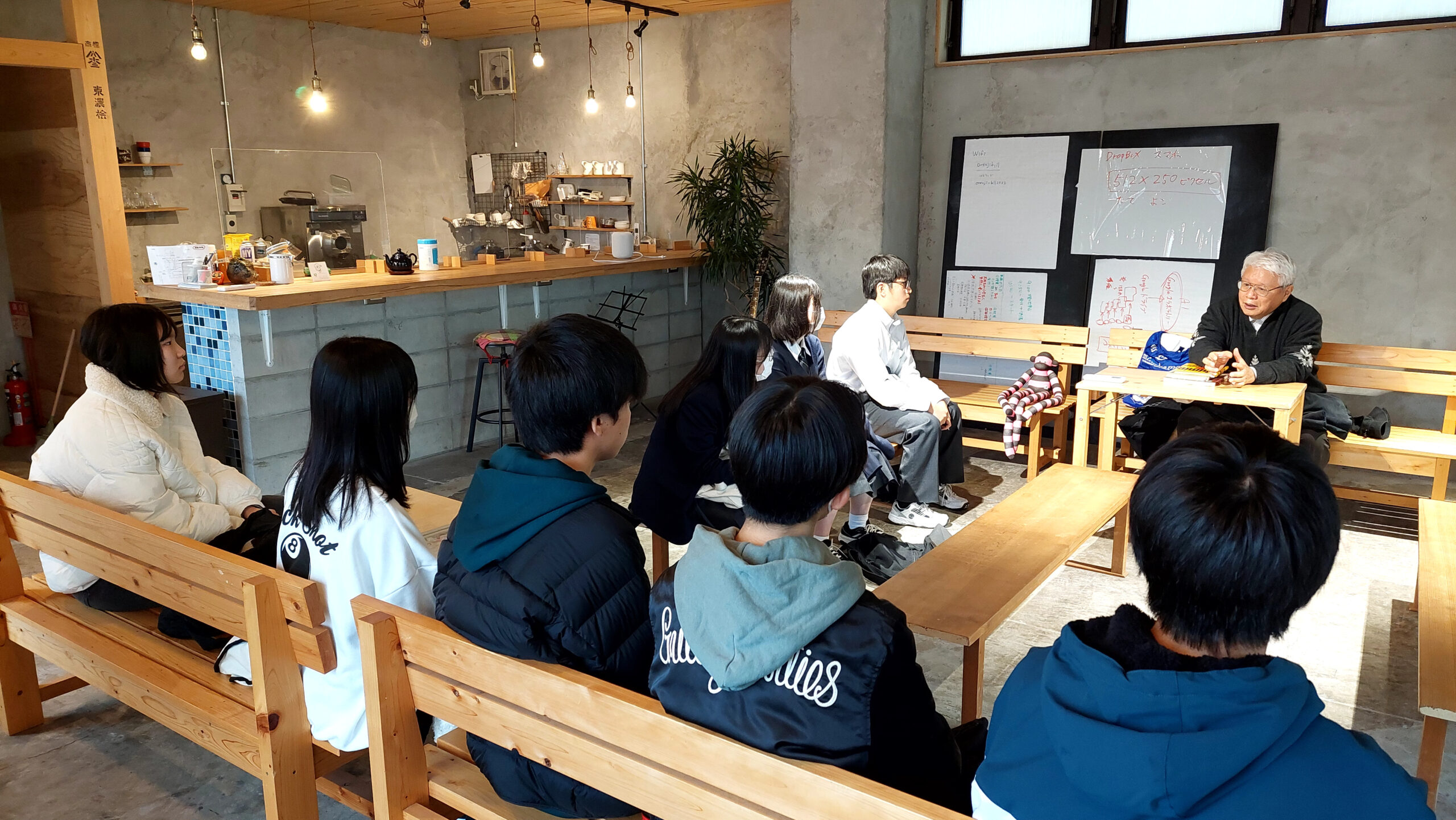 日比野安平先生との対話を通して授業づくりを考える高校生