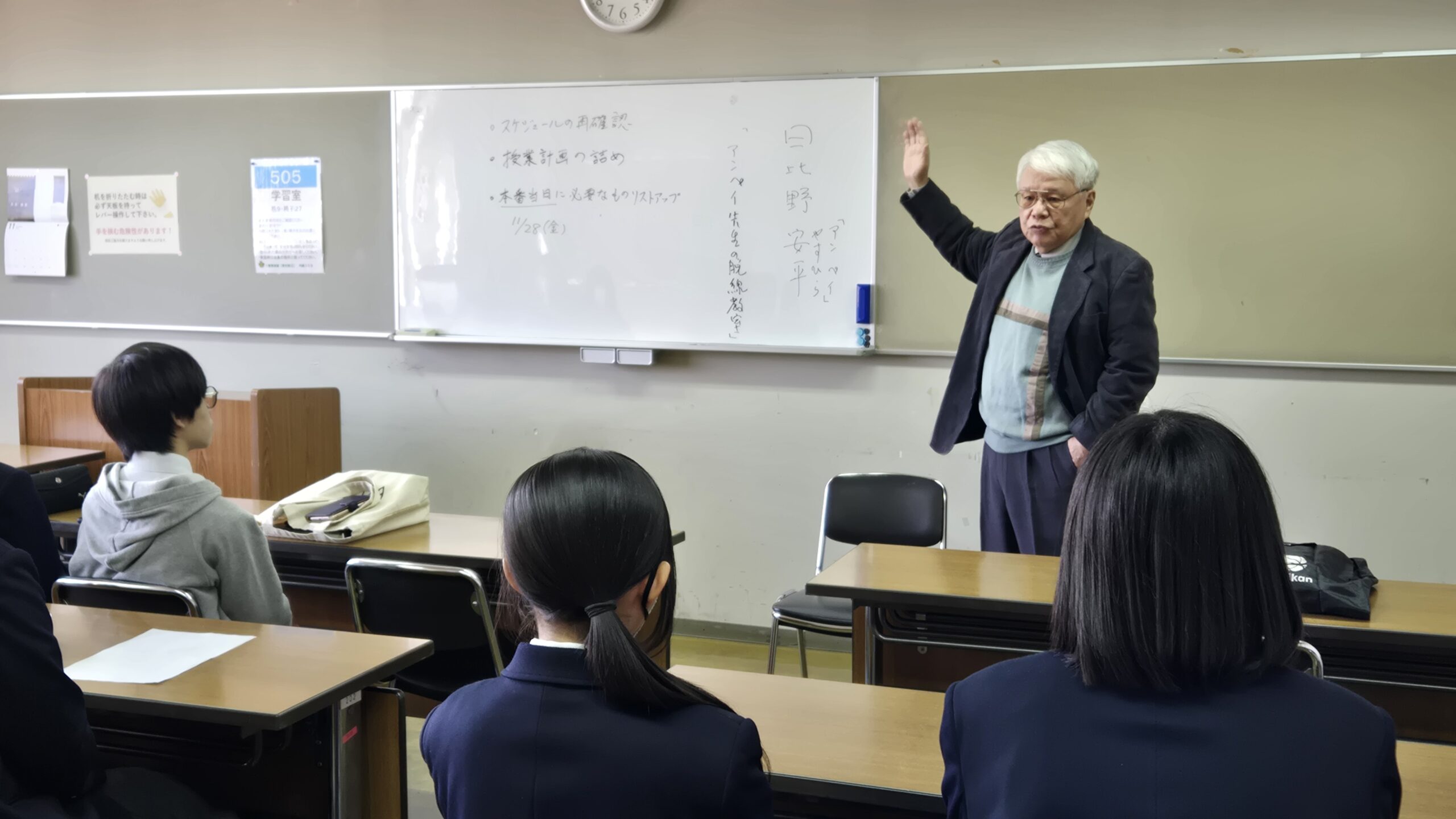 加茂高校の高校生へ語りかける日比野安平先生